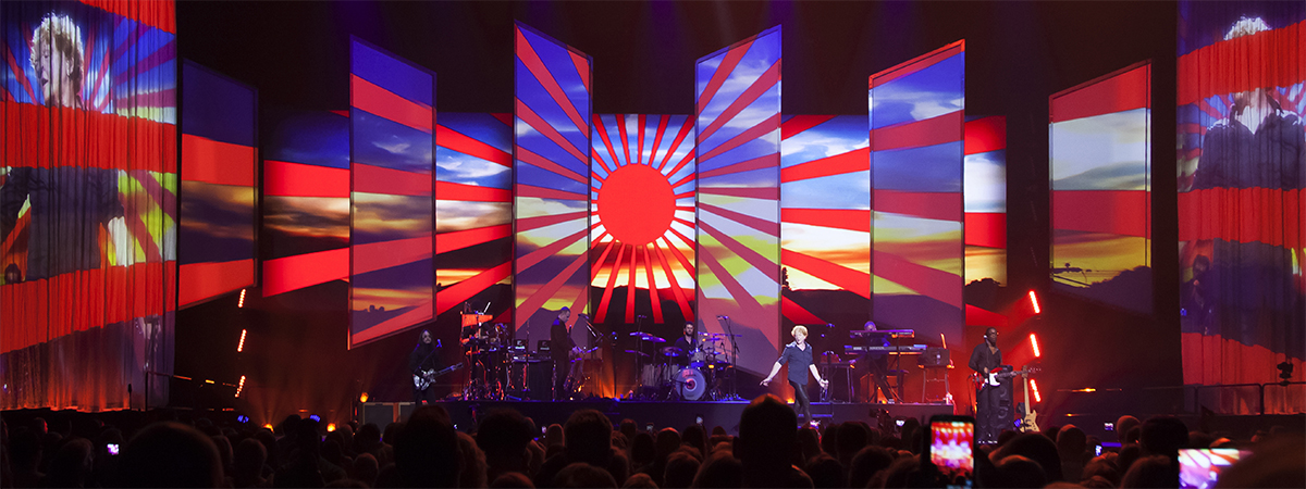 Simply Red on world tour with ShowTex projection screens
