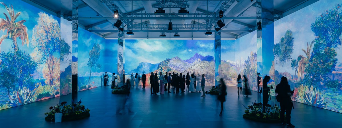 Immersive art expo with large-scale projection screens