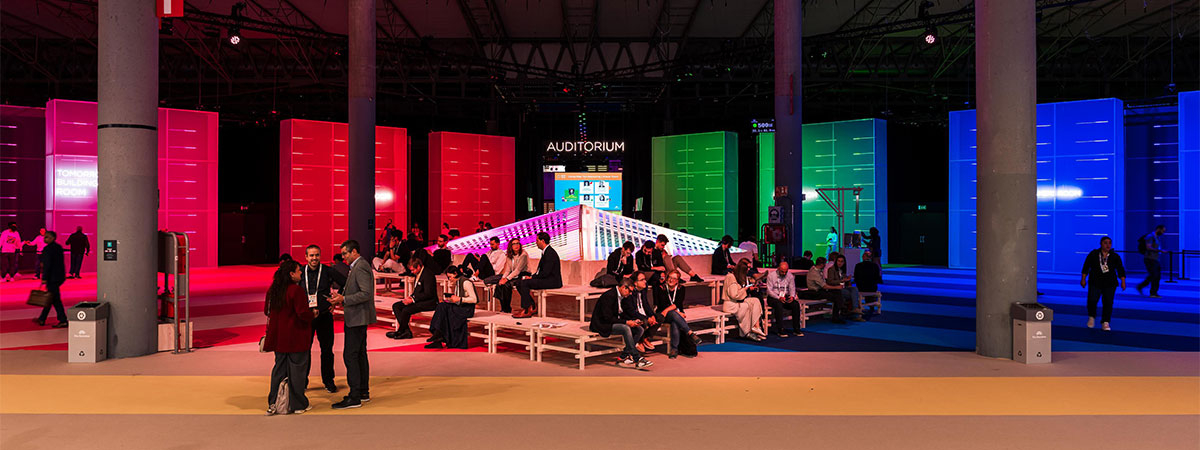 Fluge ShowTex AV Drop, StretchTulle, Molton, FP Blackout, Cyclo 75 for Smart City Expo World Congress