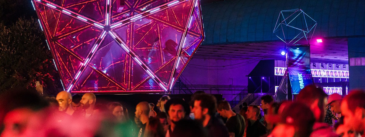 GiantMirror Icosahedron