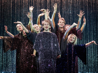 Golden and glitter fabrics add a glamourous touch on stage