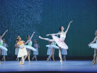 Spaghetti string curtains by ShowTex with laser-cut images for the Hong Kong Ballet
