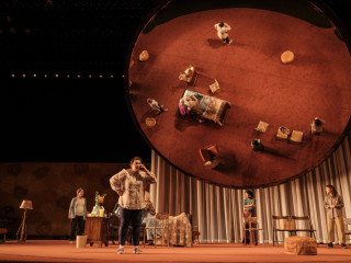 Transparancy and reflection on stage using GiantMirror stage props