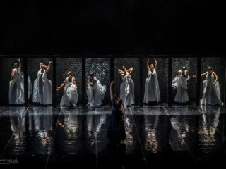 Reflective magic of AluShape Brut for Flamenco performance