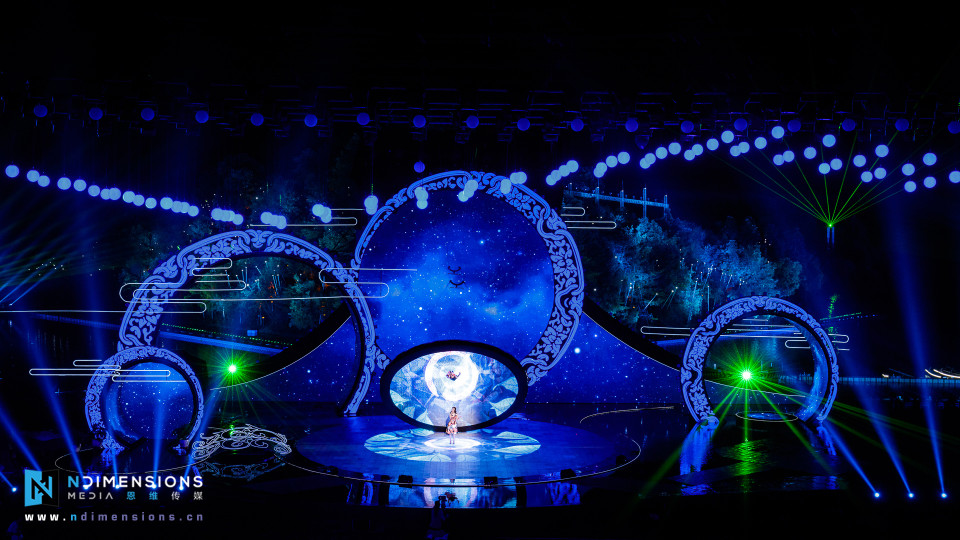 Circle-shaped GiantMirror by ShowTex for CCTV Chinese Valentine's Day 2017