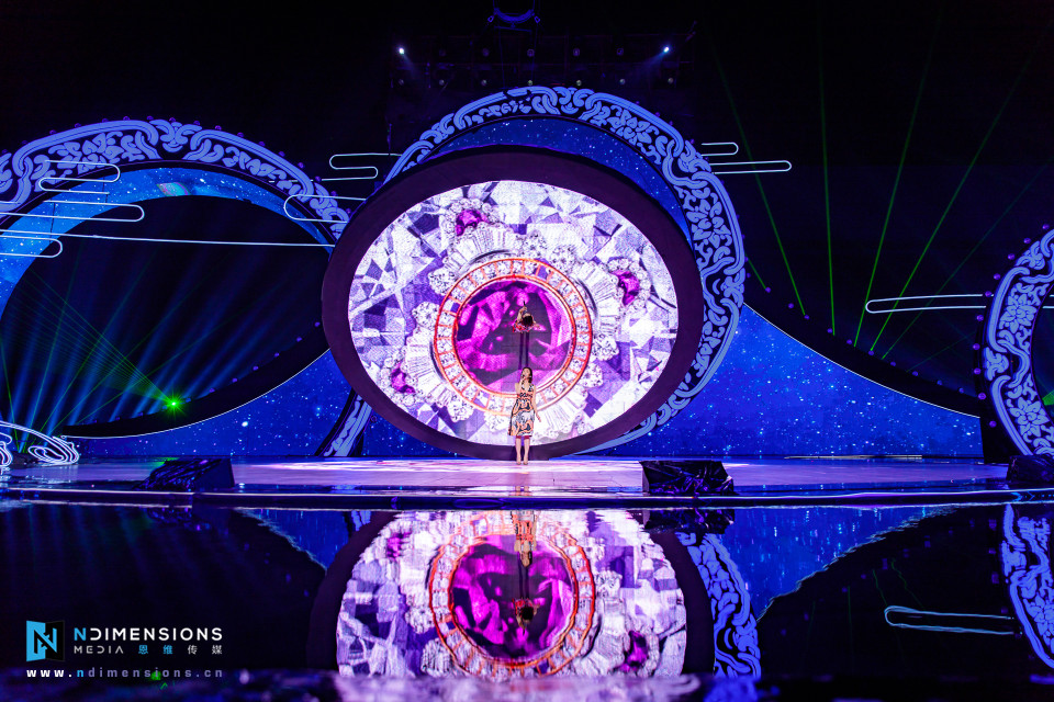 Circle-shaped GiantMirror by ShowTex for CCTV Chinese Valentine's Day 2017