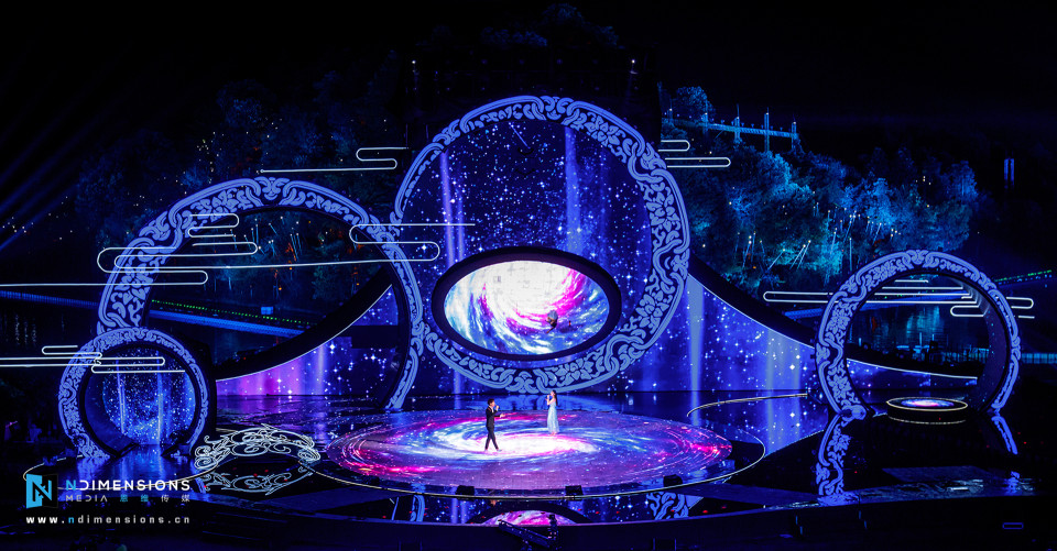 Circle-shaped GiantMirror by ShowTex for CCTV Chinese Valentine's Day 2017