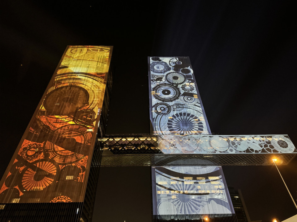 Record-breaking mesh screen by ShowTex for resort opening