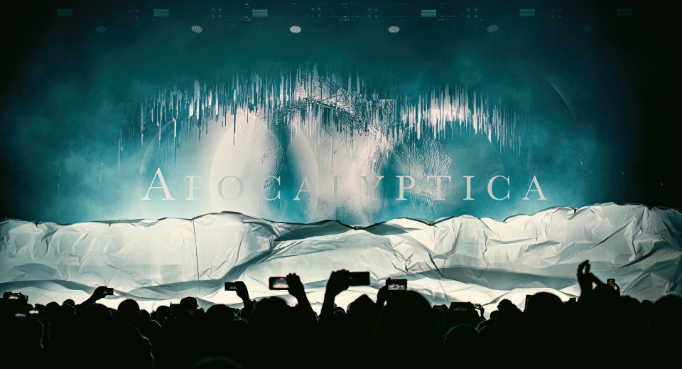 Backlit reveal curtain by ShowTex for concert tour