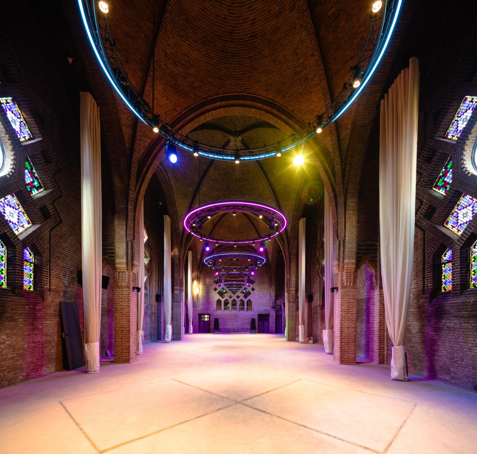 Translucent yet sound-absorbing drapes improve church acoustics