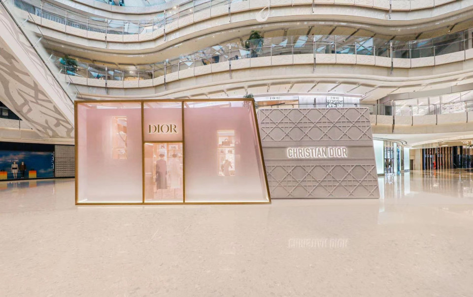 Printed translucent fabric walls for Christian Diors pop-up store