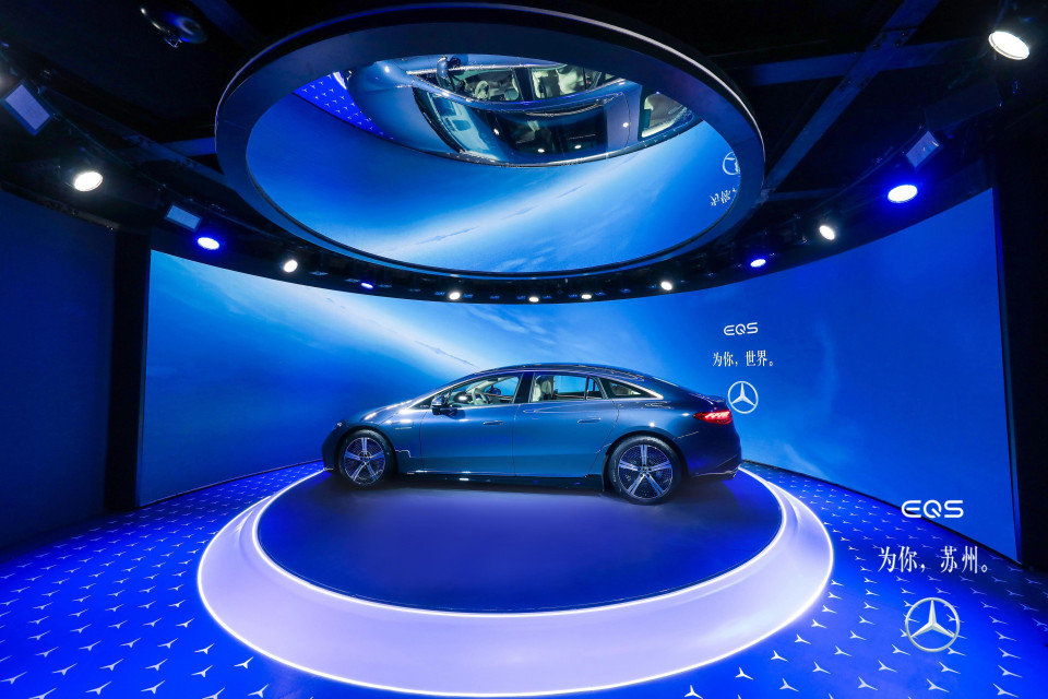 Car launch using a reflective foil display