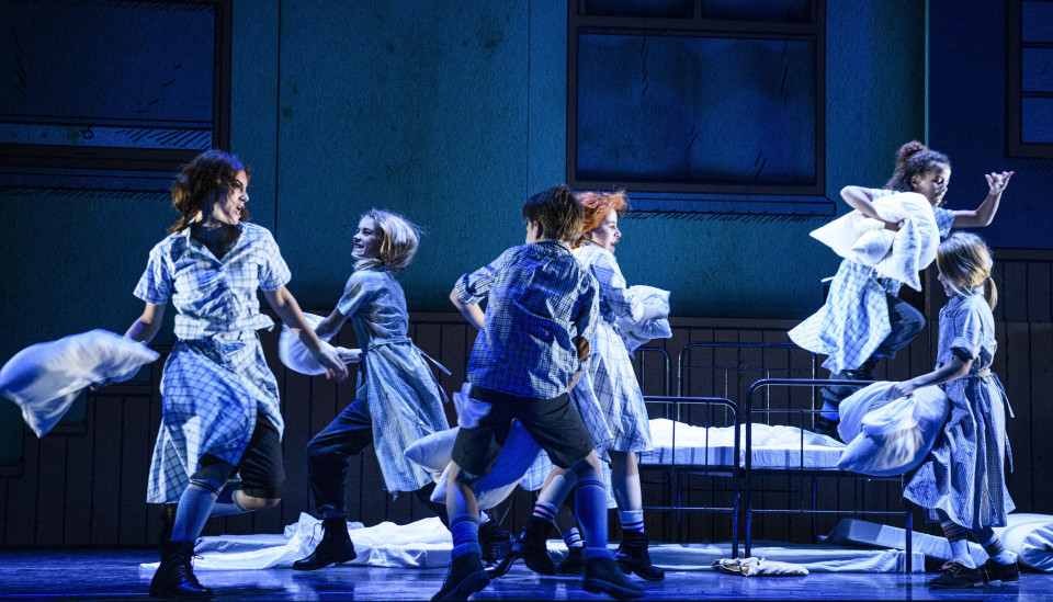 Annie, the musical - BackdropSoft - UV Printing - photo - Roy Beusker en Annemieke van der togt
