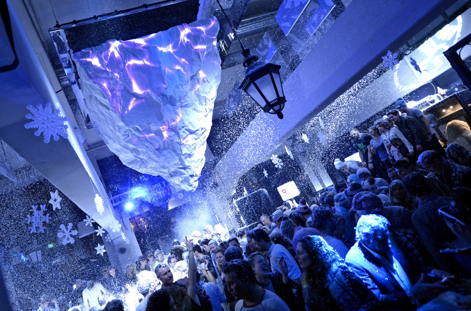 ShowTex AluShape Cretonne, GiantMirror, ScreenFrame for Les 3 Vallées: - Ski resort