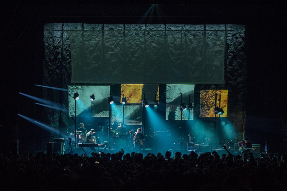 ShowTex AluShape Dessin, GobelinTulle for Ben Howard tour