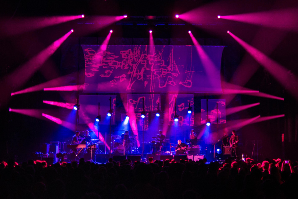 ShowTex AluShape Dessin, GobelinTulle for Ben Howard tour