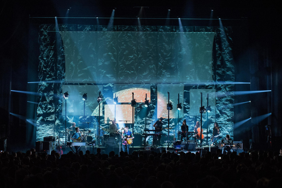 ShowTex AluShape Dessin, GobelinTulle for Ben Howard tour
