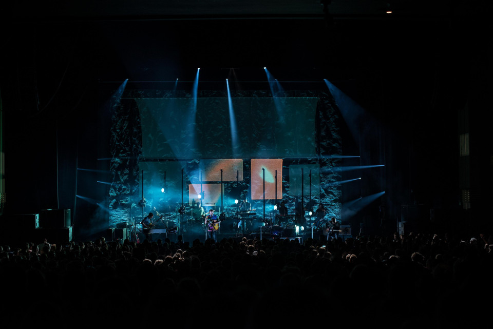 ShowTex AluShape Dessin, GobelinTulle for Ben Howard tour