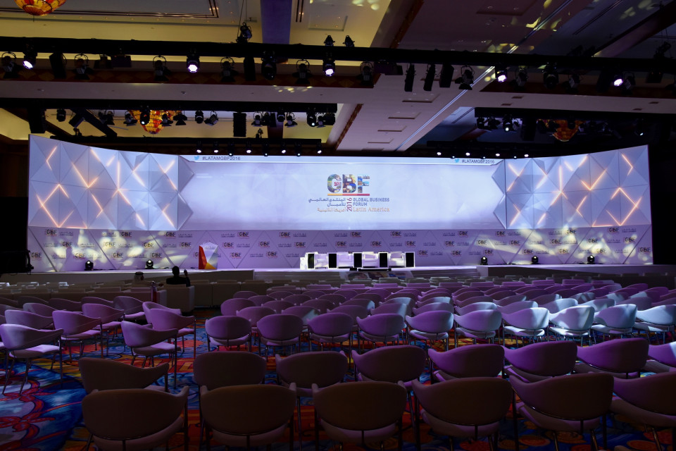ShowTex FP White, ScreenFrame for Global Business Forum Dubai