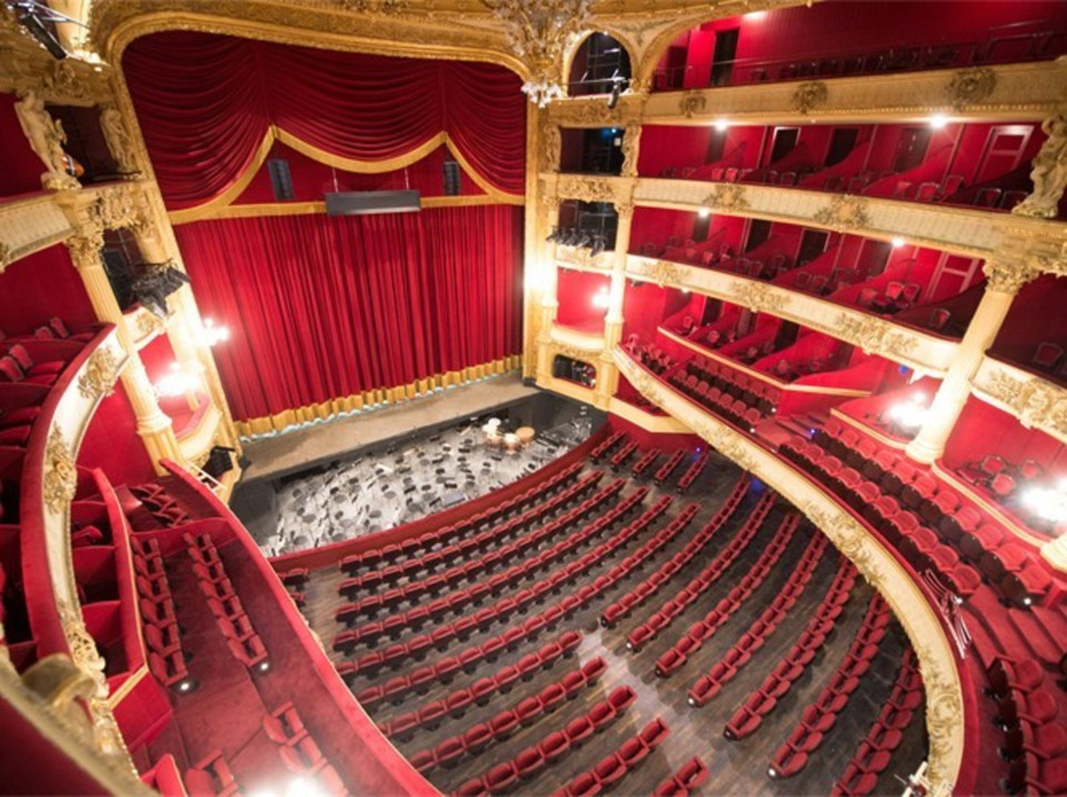 Showtex Velours Helena CS, Velours Paris CS, Blackout Colour, Blackout Double for Opéra Royal de Wallonie