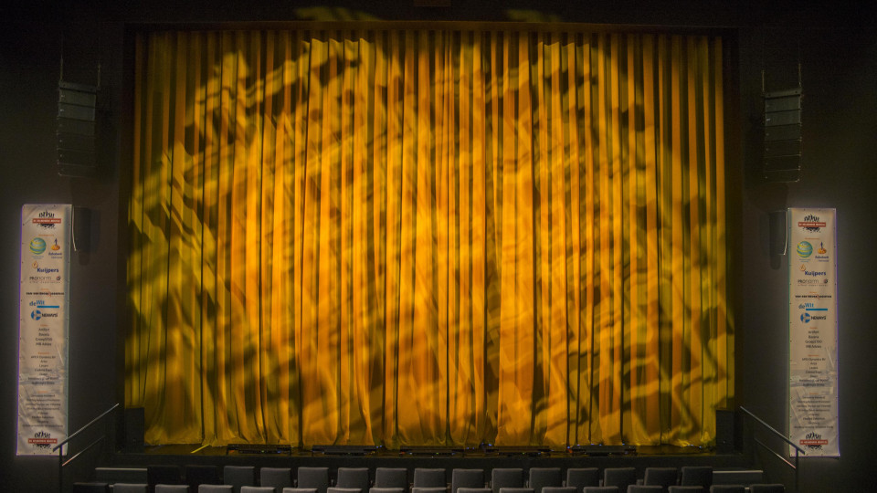 Showtex Velours, Cyclo 200, ShowLED Classic, Wool Serge Panne, GobelinTulle, Flanel, DanceCarpet for t Speelhuis Theatre