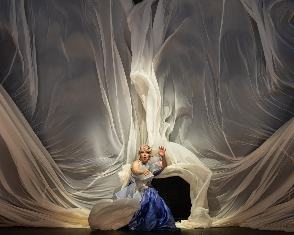 ShowTex HiSpeed Reveal and Voile CS for Cirque du Soleil - Alizé