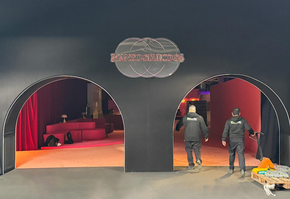 ShowTex AV Drop, Universal 250 BB Print, GiantMirror, Velours Delta CS, Molton for Mango