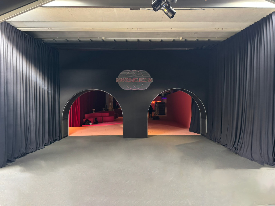 ShowTex AV Drop, Universal 250 BB Print, GiantMirror, Velours Delta CS, Molton for Mango