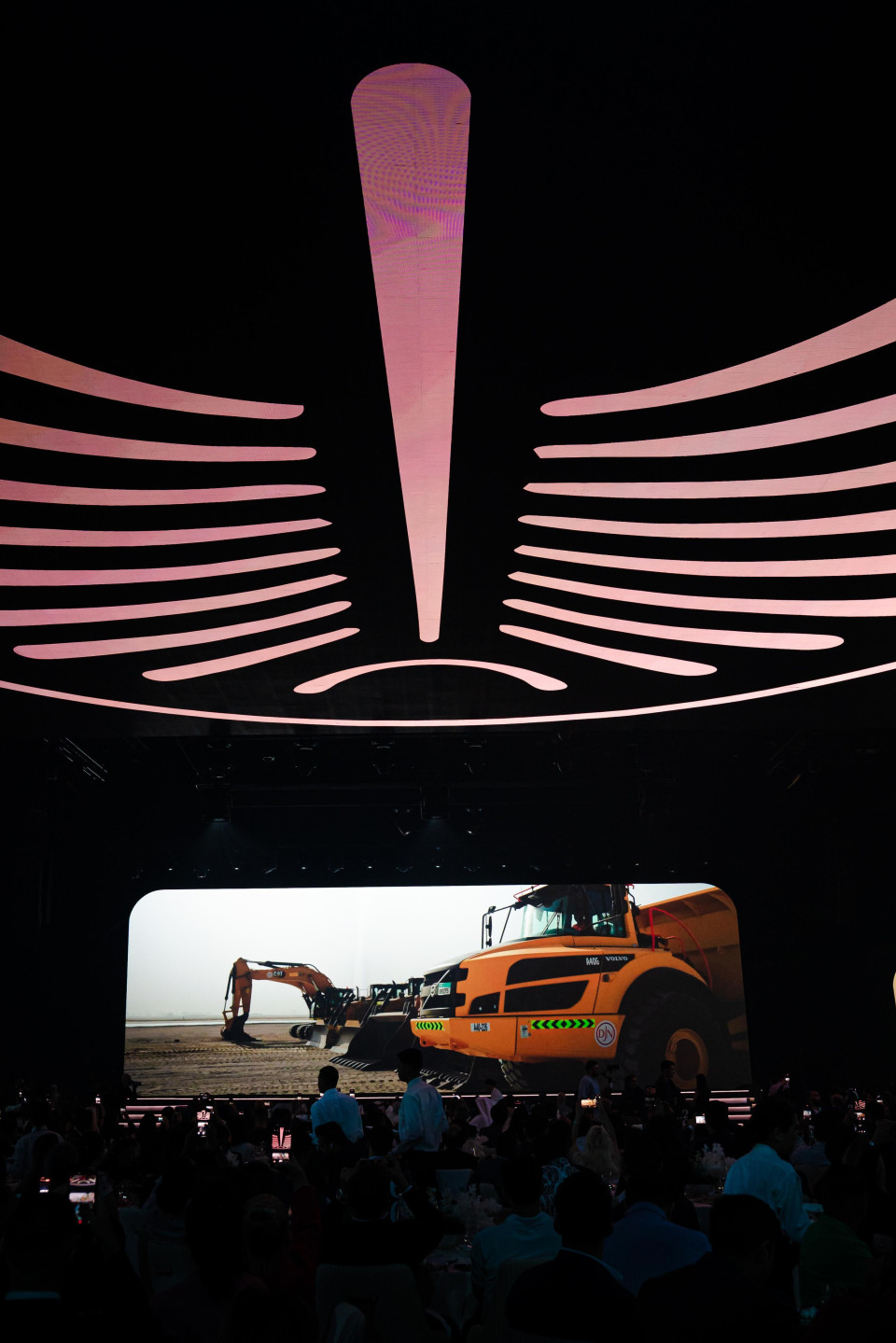 ShowTex GiantMirror, DekoMolton, Backlit Delux Print, RP Off-White, FP High Contrast, FeatherSilk for Nakheel Palm Jebel Ali Launch