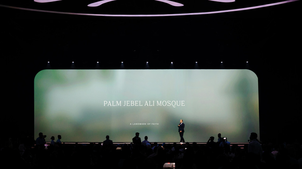 ShowTex GiantMirror, DekoMolton, Backlit Delux Print, RP Off-White, FP High Contrast, FeatherSilk for Nakheel Palm Jebel Ali Launch