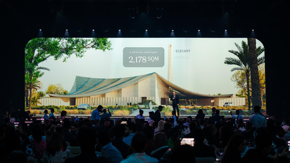 ShowTex GiantMirror, DekoMolton, Backlit Delux Print, RP Off-White, FP High Contrast, FeatherSilk for Nakheel Palm Jebel Ali Launch